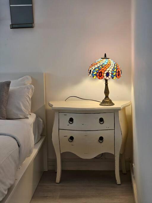 Peaceful And Elegant Apartment ลอนดอน ภายนอก รูปภาพ