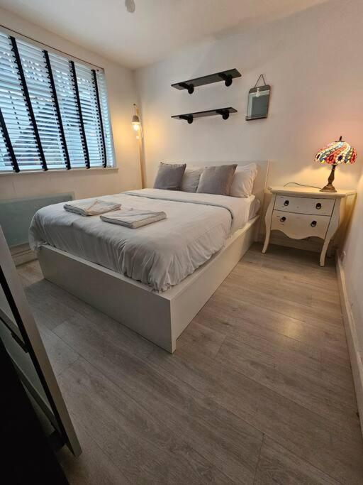 Peaceful And Elegant Apartment ลอนดอน ภายนอก รูปภาพ