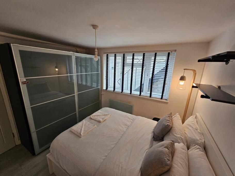 Peaceful And Elegant Apartment ลอนดอน ภายนอก รูปภาพ