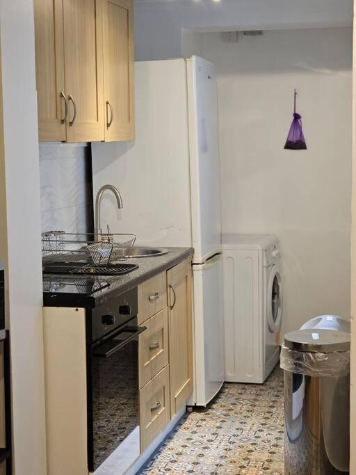 Peaceful And Elegant Apartment ลอนดอน ภายนอก รูปภาพ